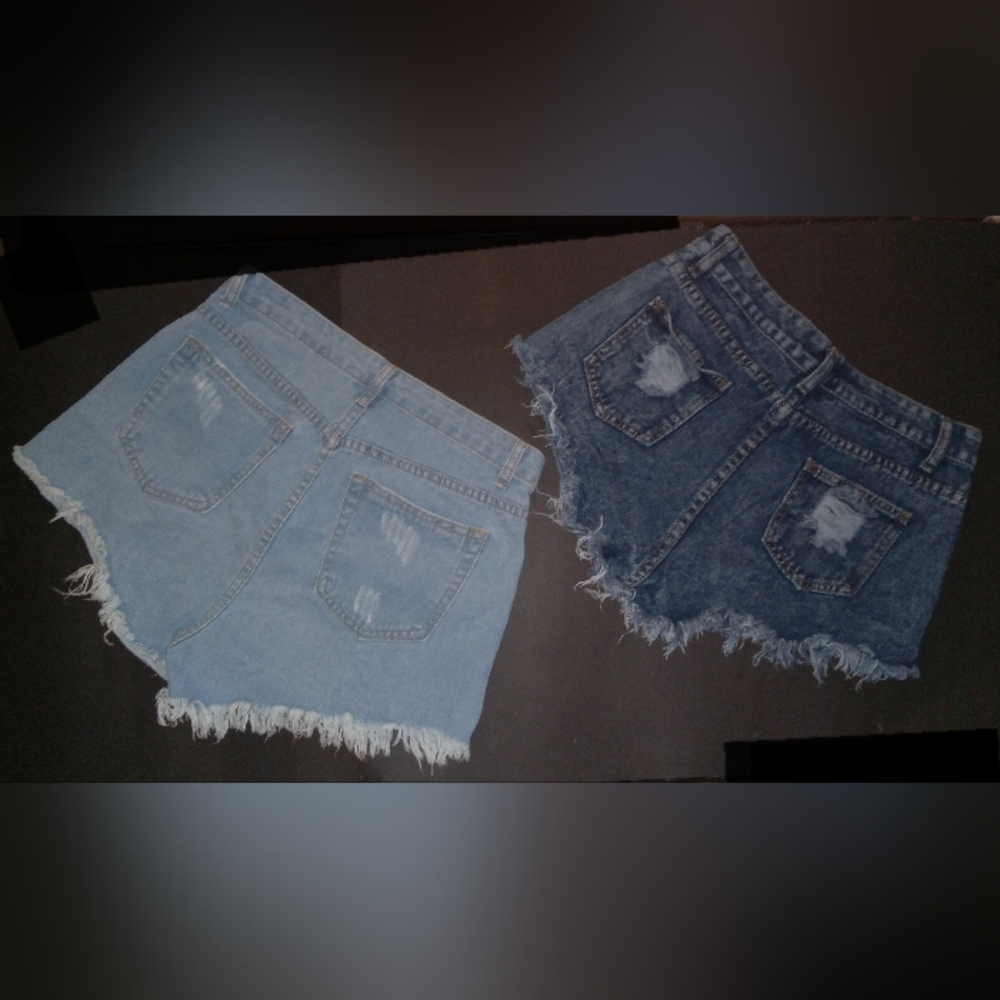Women's Shorts - Picture 3 of 3